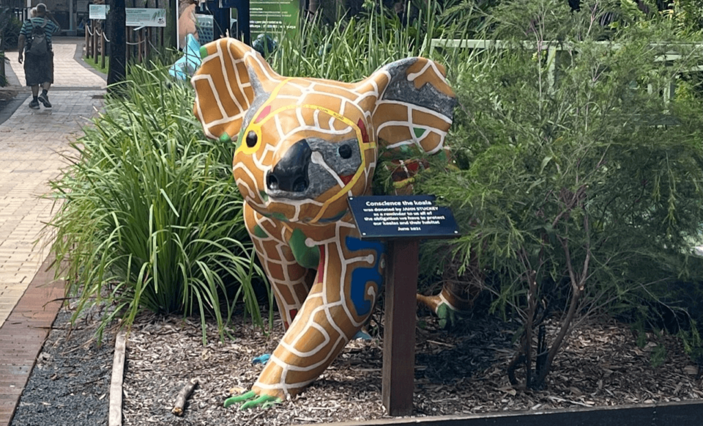 カランビン野生動物保護区のコアラ銅像