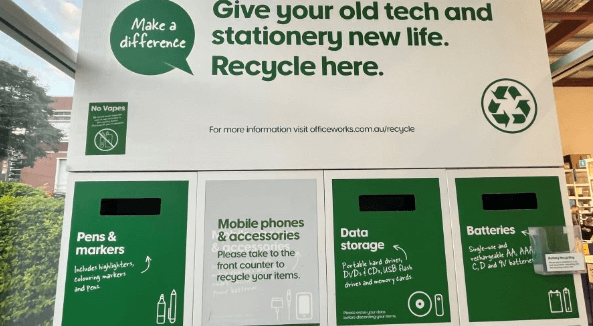 Officeworksのリサイクル回収ボックス